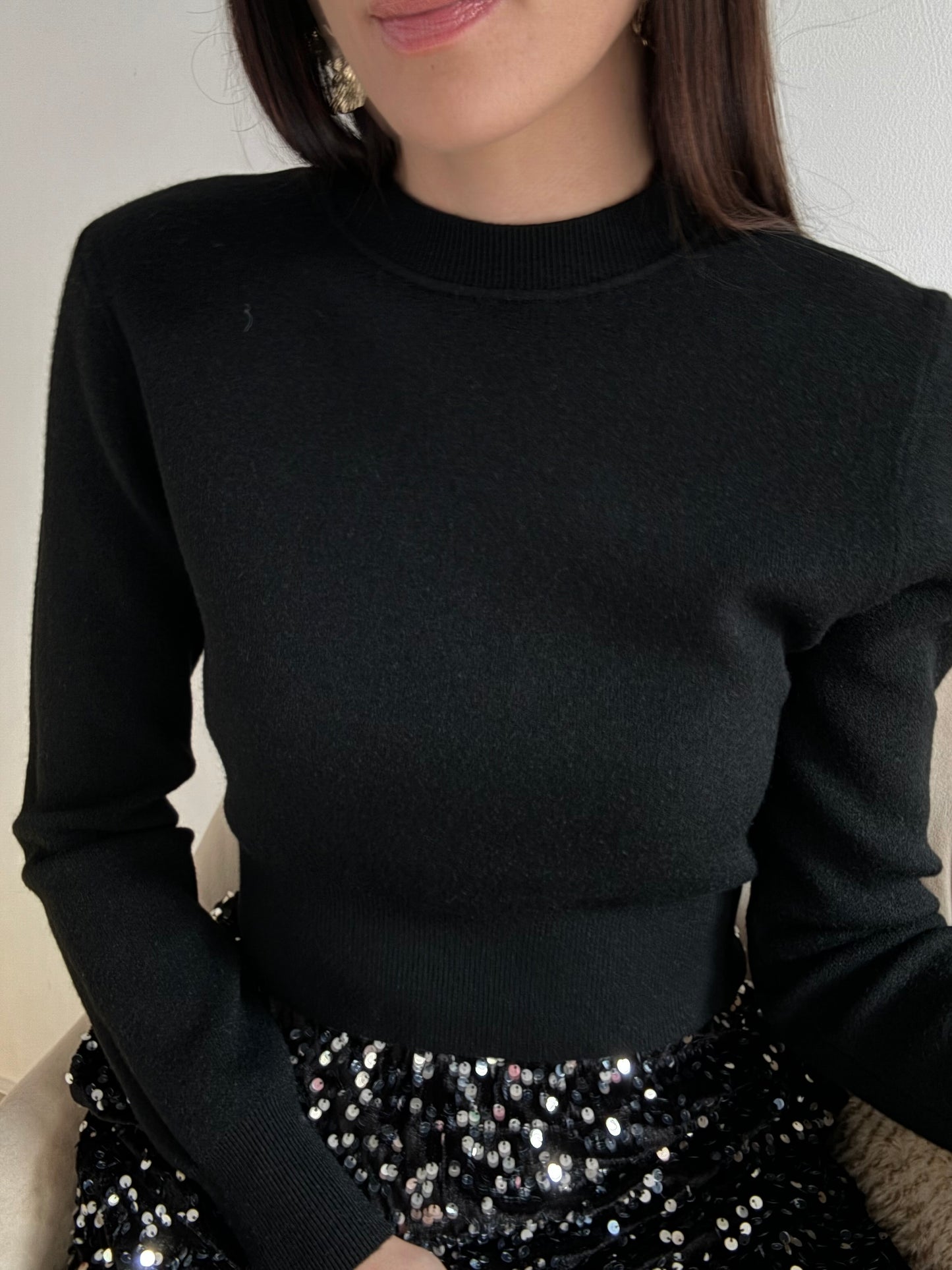 MAGLIONE IN FILO GIROCOLLO NERO